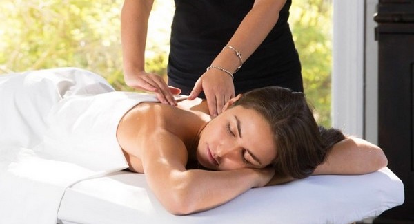 What Is A Holistic Massage? Learn About its Health Benefits