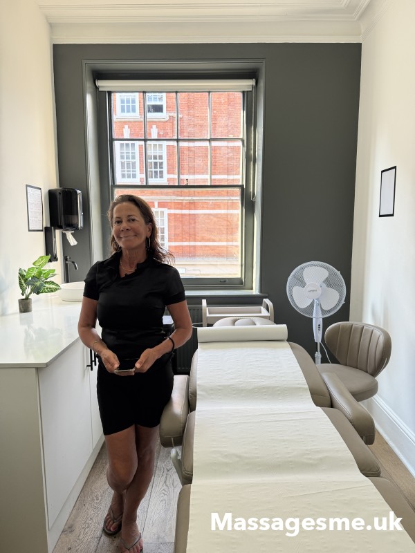 French Massage Therapist In London -  Energy Healing & Holistic Massage