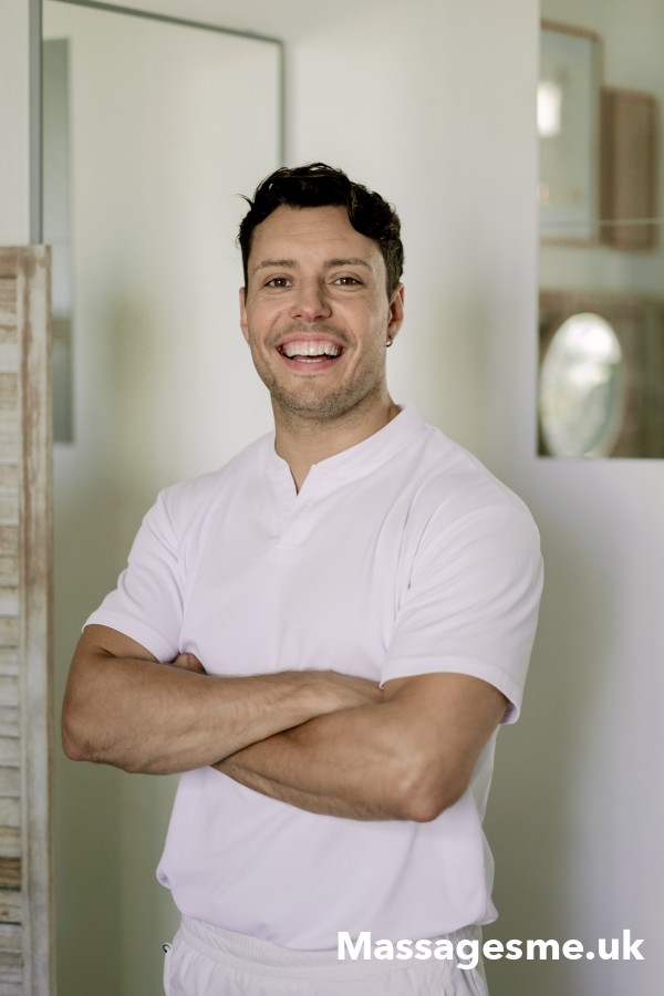 Experienced Male Sports Massage Therapist In London Islington