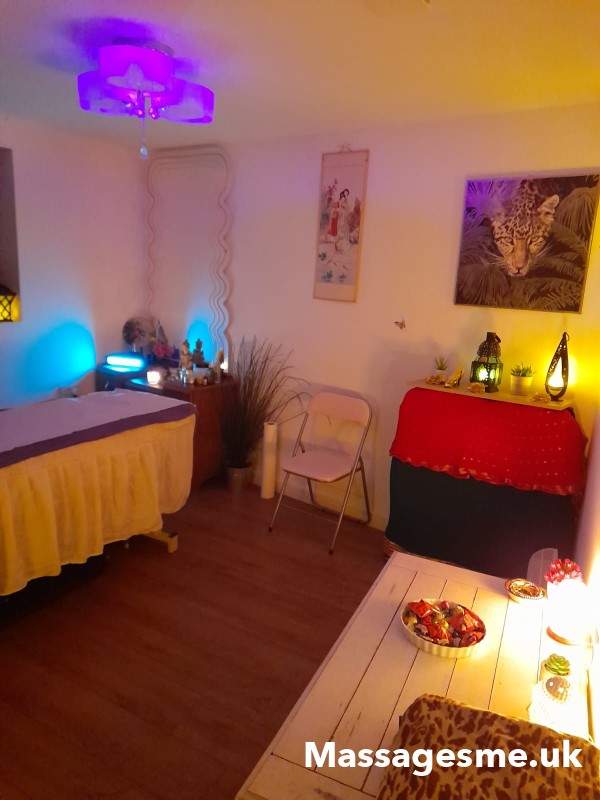 Massage In Chigwell (Females Only, Genuine Males Considered)