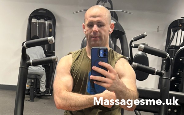 Qualified Strong Arab Male Masseur