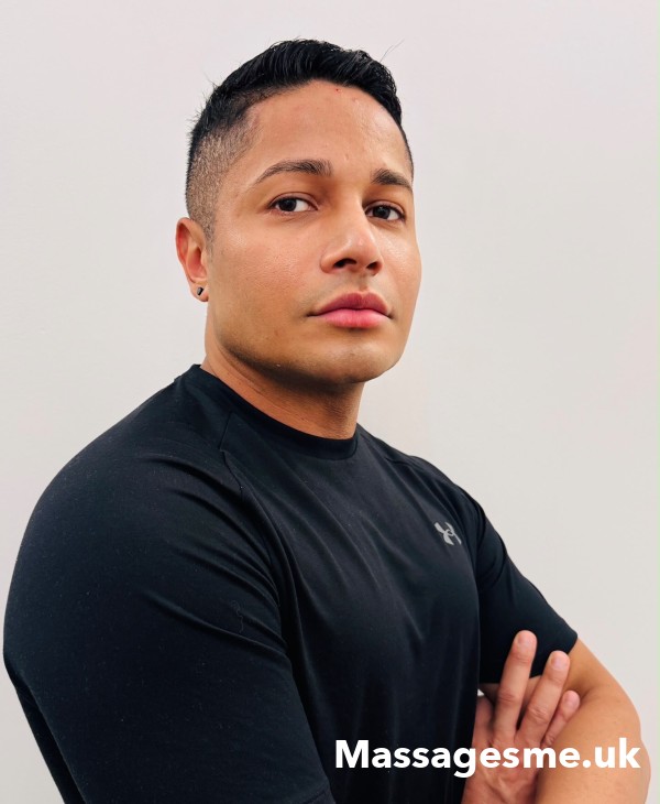 Qualified Sports, Deep Tissue & Relaxing Massage Therapist - Onsite & Mobile In London