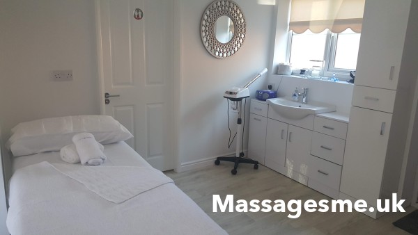 Professional Massage For Men In West Kirby – Swedish, Aromatherapy & Deep Tissue Treatments